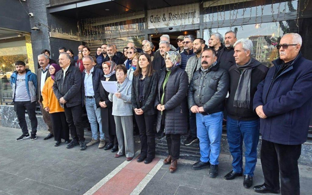 kayyım atanan Mardin ve Batman belediyelerine ziyaretler 